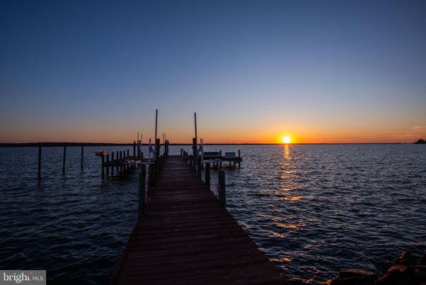 Exterior, Lake