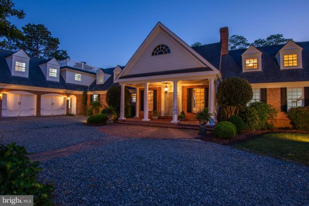 Attached, Exterior, Facade, Farmhouse