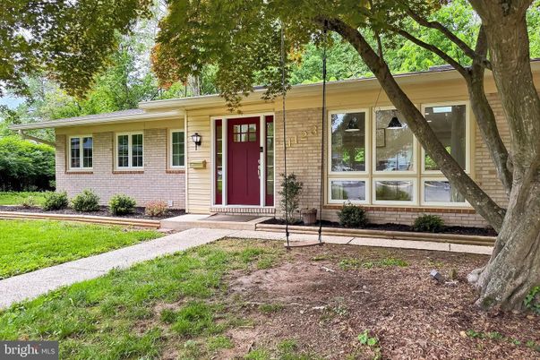 Exterior, Facade, Brick Facade, Ranch