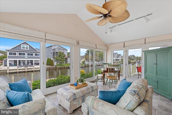 Dining room, Interior, Living room, Sun Room, Water