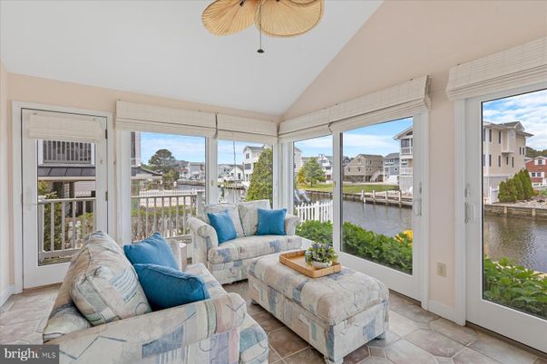 Interior, Living room, Sun Room, Water