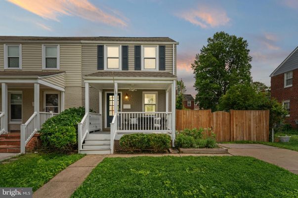 Exterior, Facade, American Foursquare