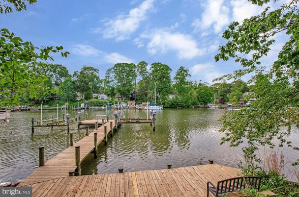 Exterior, Lake