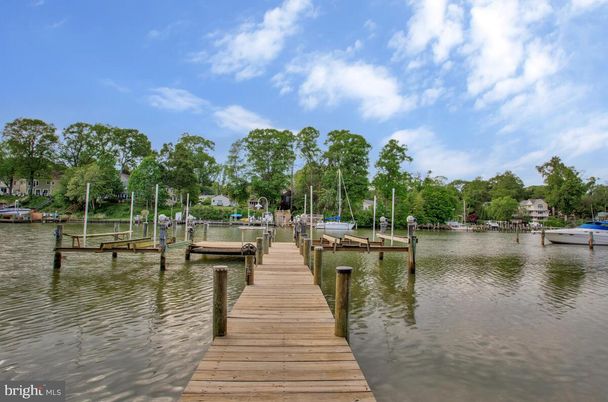 Exterior, Lake