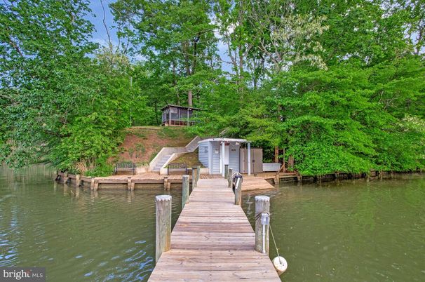 Exterior, Lake