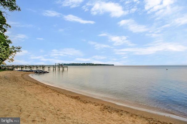 Exterior, Lake