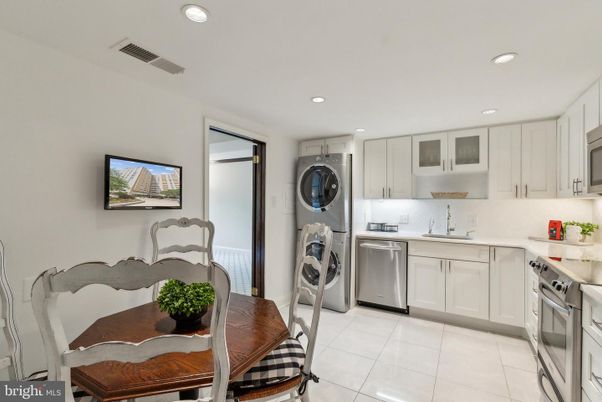 Dining room, Interior, Kitchen, Recessed Lighting, Stainless Steel Appliances, Washer