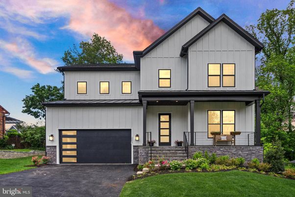 Attached, Exterior, Facade, Farmhouse