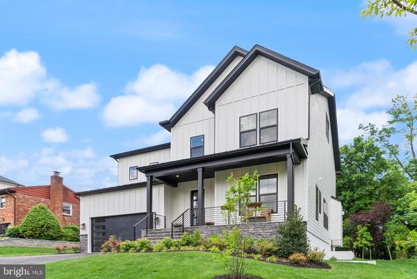 Attached, Exterior, Facade, Farmhouse