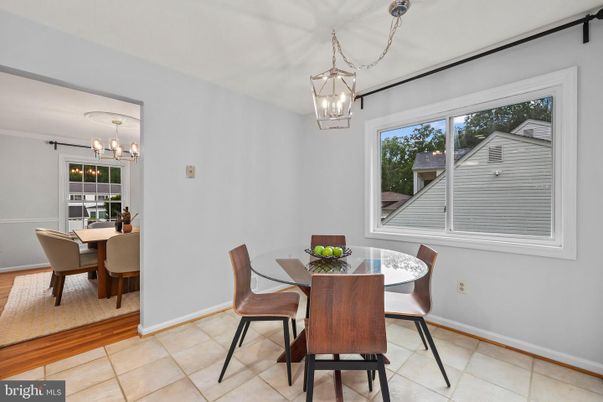 Chandelier, Dining room, Interior, Pendant Lights