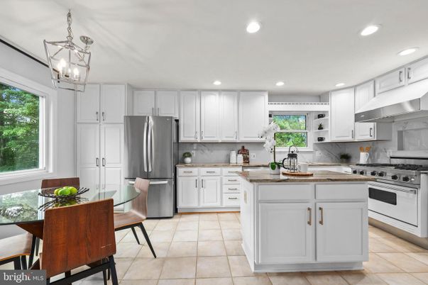 Dining room, Interior, Kitchen, Pendant Lights, Recessed Lighting, Stainless Steel Appliances
