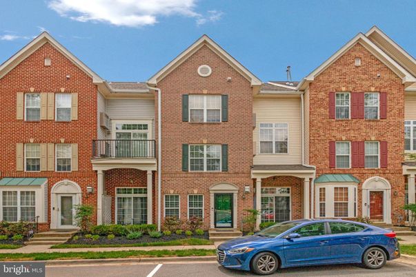 Exterior, Facade, Brick Facade, Rowhouse