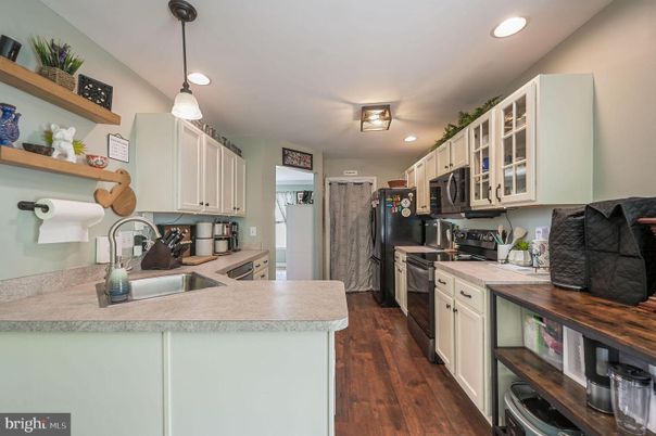 Interior, Kitchen, Pendant Lights, Recessed Lighting, Wood Texture Flooring
