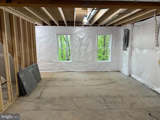 Empty room, Interior, Wooden Beams, Wooden Ceilings