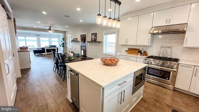 Dining room, Interior, Kitchen, Pendant Lights, Recessed Lighting, Stainless Steel Appliances, Wood Texture Flooring