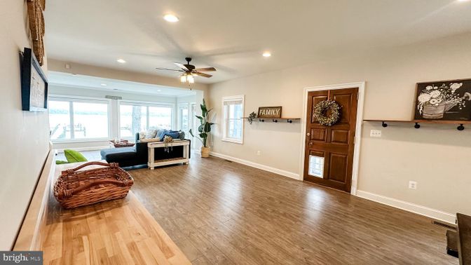 Interior, Living room, Recessed Lighting, Wood Texture Flooring