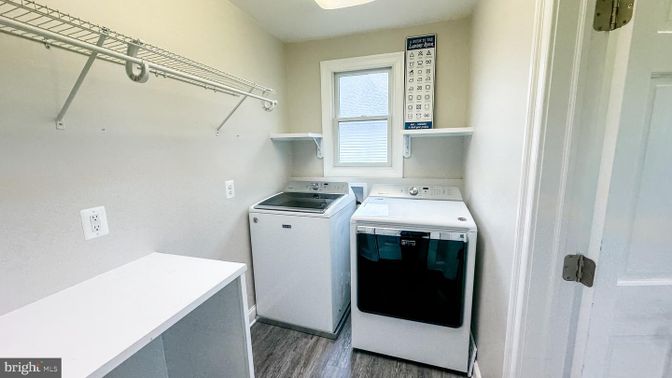 Interior, Washer, Wood Texture Flooring