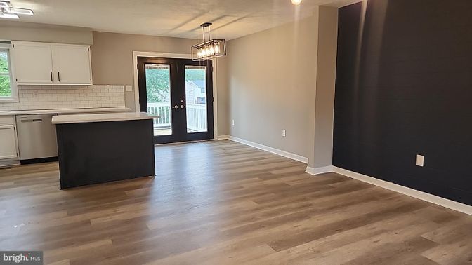 Interior, Kitchen, Pendant Lights, Wood Texture Flooring