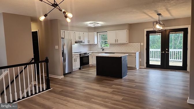 Interior, Kitchen, Pendant Lights, Wood Texture Flooring