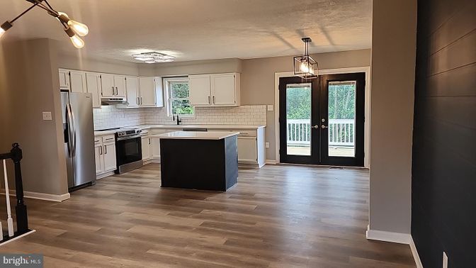 Interior, Kitchen, Pendant Lights, Wood Texture Flooring