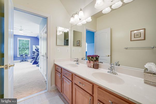 Bathroom, Dual Sink Vanities, Interior