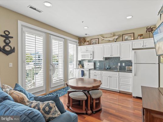 Interior, Kitchen, Living room, Recessed Lighting, Wood Texture Flooring