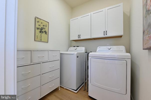 Interior, Washer, Wood Texture Flooring