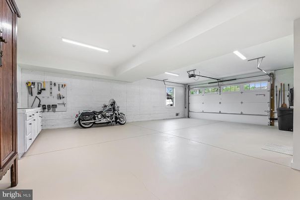 Garage, Interior