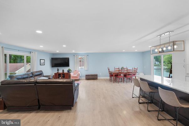 Dining room, Interior, Living room, Pendant Lights, Recessed Lighting, Wood Texture Flooring