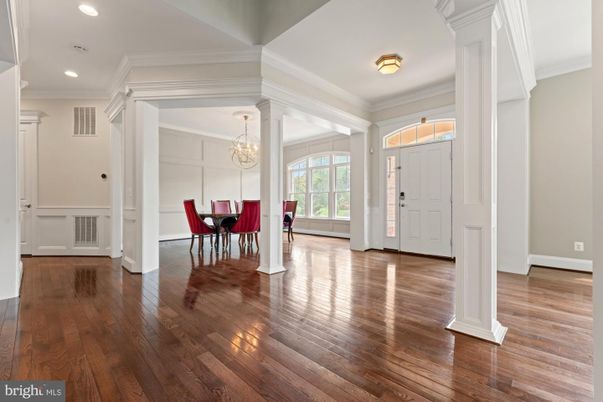 Chandelier, Dining room, Interior, Recessed Lighting, Wood Texture Flooring