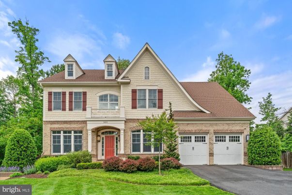 Attached, Exterior, Facade, Brick Traditional