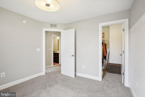Empty room, Interior, Walk-in Closets