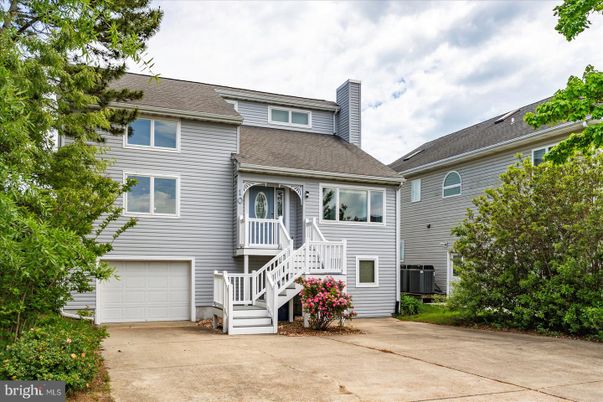 Attached, Exterior, Facade, Raised Ranch