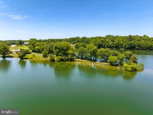 Exterior, Lake