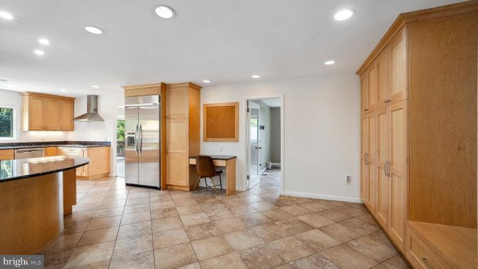 Dining room, Interior, Kitchen, Recessed Lighting, Stainless Steel Appliances