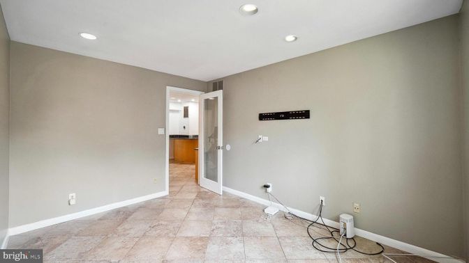 Empty room, Interior, Recessed Lighting