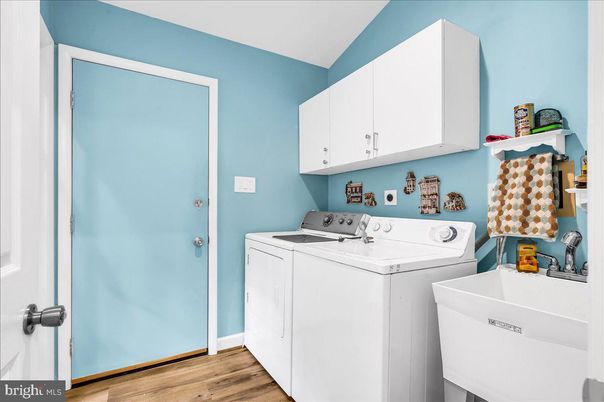 Interior, Washer, Wood Texture Flooring