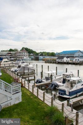 Exterior, Lake