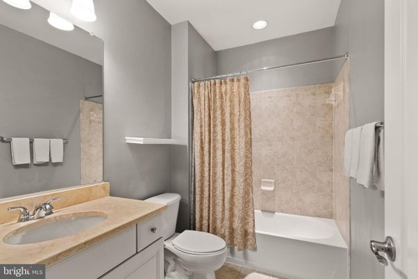 Bathroom, Interior, Recessed Lighting