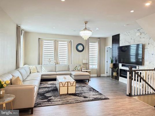 Chandelier, Interior, Living room, Marble Walls, Recessed Lighting, Wood Texture Flooring