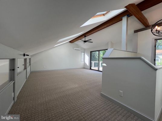 Empty room, Interior, Wooden Beams