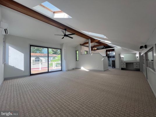 Empty room, Interior, Wooden Beams
