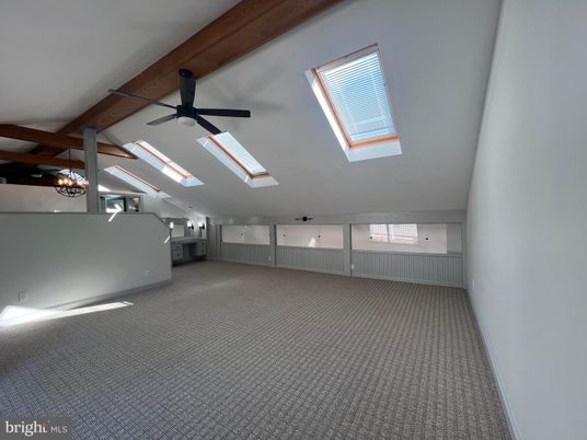 Empty room, Interior, Wooden Beams