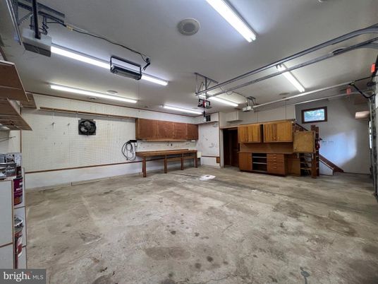 Garage, Interior