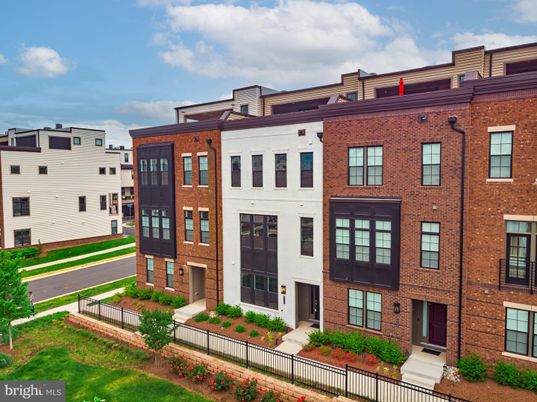 Exterior, Facade, Brick Facade, Rowhouse