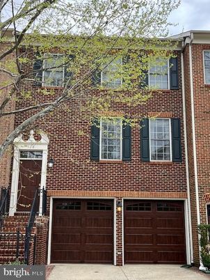 Attached, Exterior, Facade, Brick Facade, Rowhouse