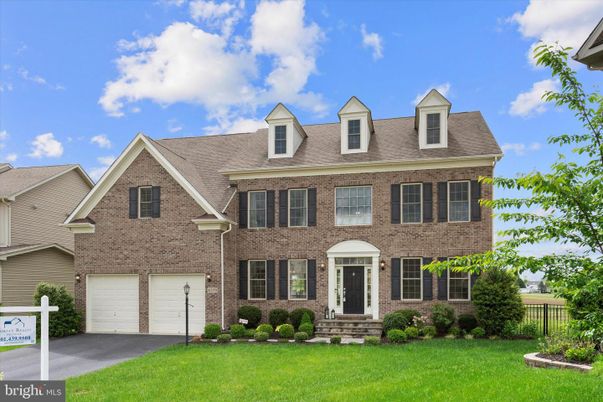 Attached, Exterior, Facade, Brick Facade, Georgian