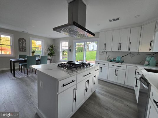Dining room, Interior, Kitchen, Recessed Lighting, Wood Texture Flooring