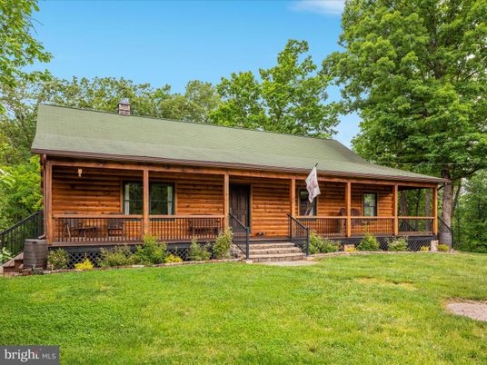 Backyard, Exterior, Facade, Log Home