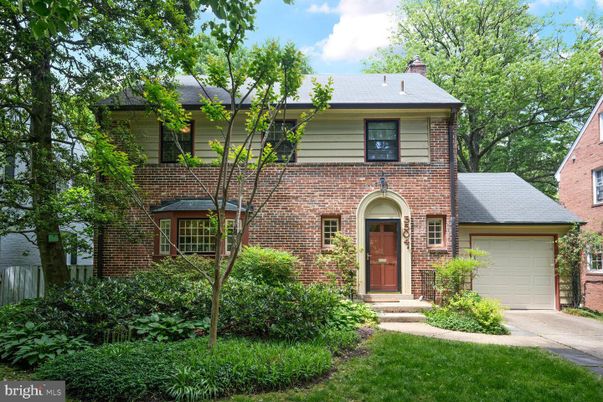 Attached, Exterior, Facade, Brick Facade, Georgian